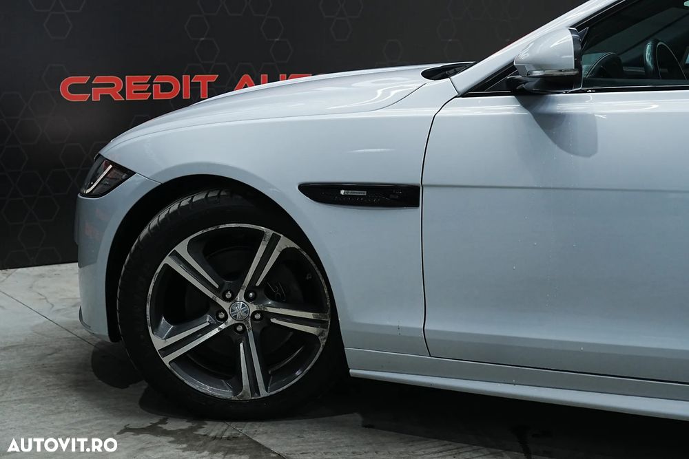 Jaguar XF 20d RWD E-Performance R-Sport - 17