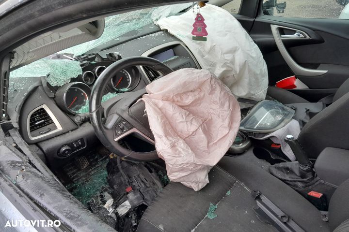 Grila bara fata centru 13266567 13266567 Opel Astra J [2009 - 2012] S - 8