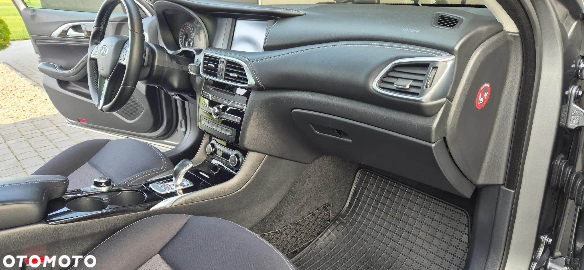 Infiniti Q30 2.2d Luxe AWD 7DCT - 29