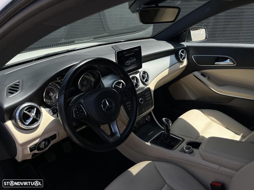 Mercedes-Benz CLA 200 d Shooting Brake Urban - 3