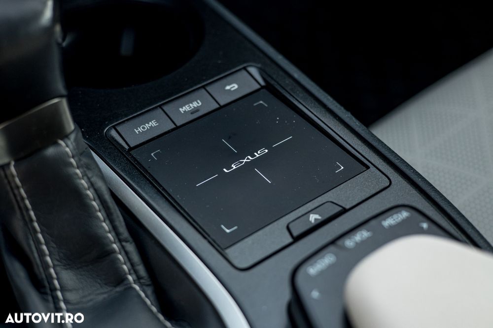 Lexus UX 200 FWD Business - 29