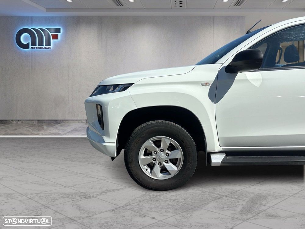Mitsubishi L200 2.3 DI-D Space Cab Invite Strakar Look 4WD - 9