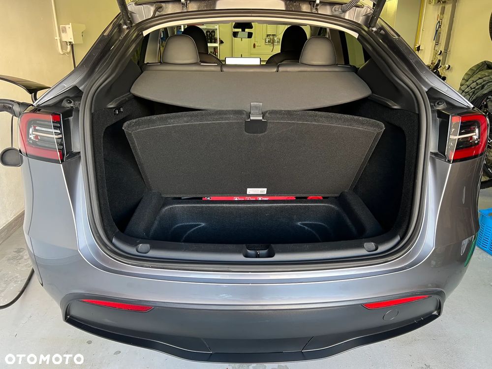Tesla Model Y - 18
