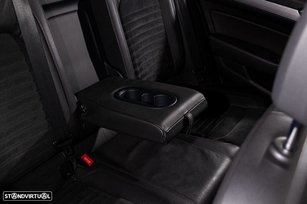 VW Passat Variant 2.0 TDi Highline DSG 4Motion - 23