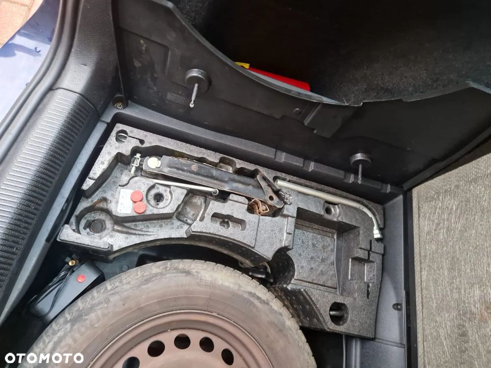 Volkswagen Passat Variant 1.9 TDI DPF BlueMotion - 15