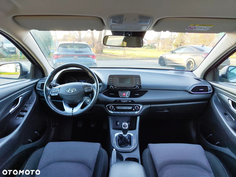 Hyundai i30 1.5 DPI Classic + - 17