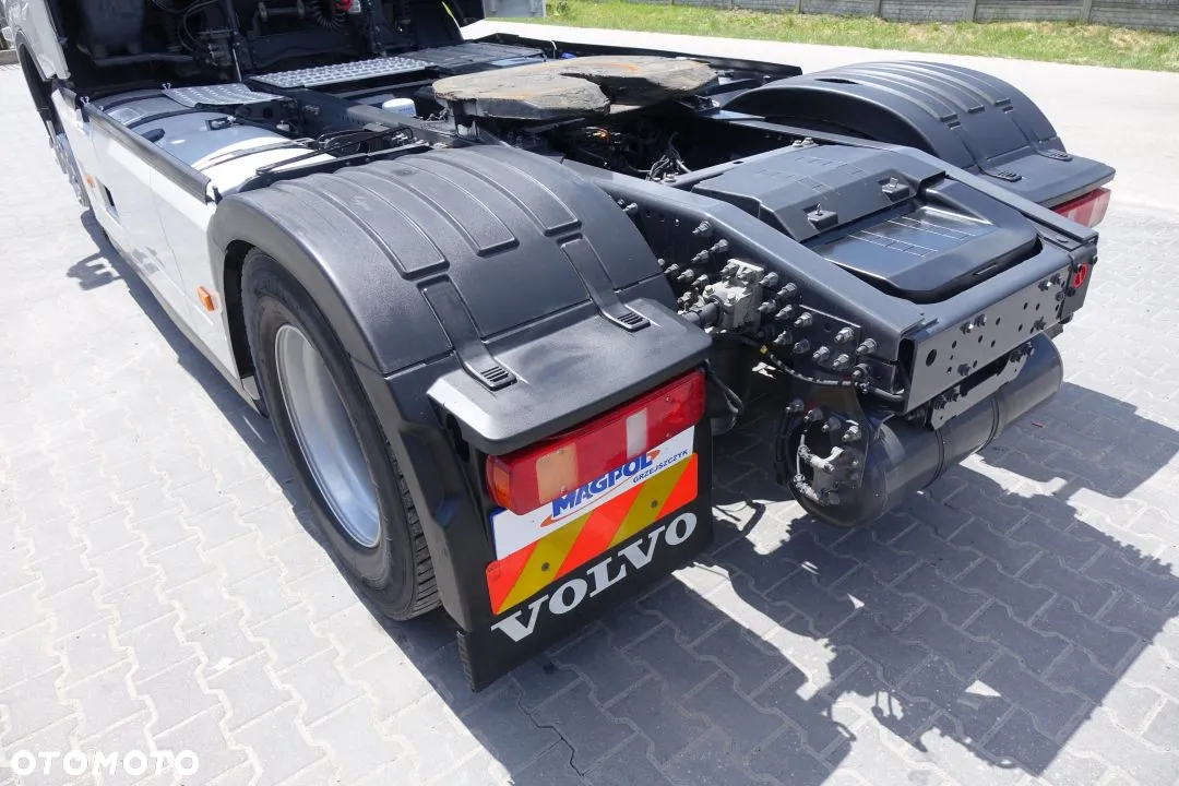 Volvo FH 500 GLOBETROTTER / STANDARD/ AUTOMAT / EURO 6 / LODÓWKA / KLIMATYZACJA POSTOJOWA/ 2 ZBIORNIKI PALIWA - 14