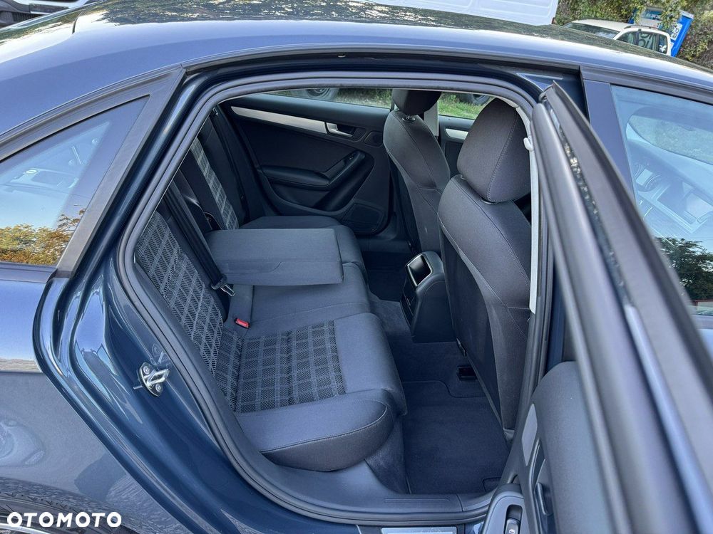 Audi A4 Limousine - 17