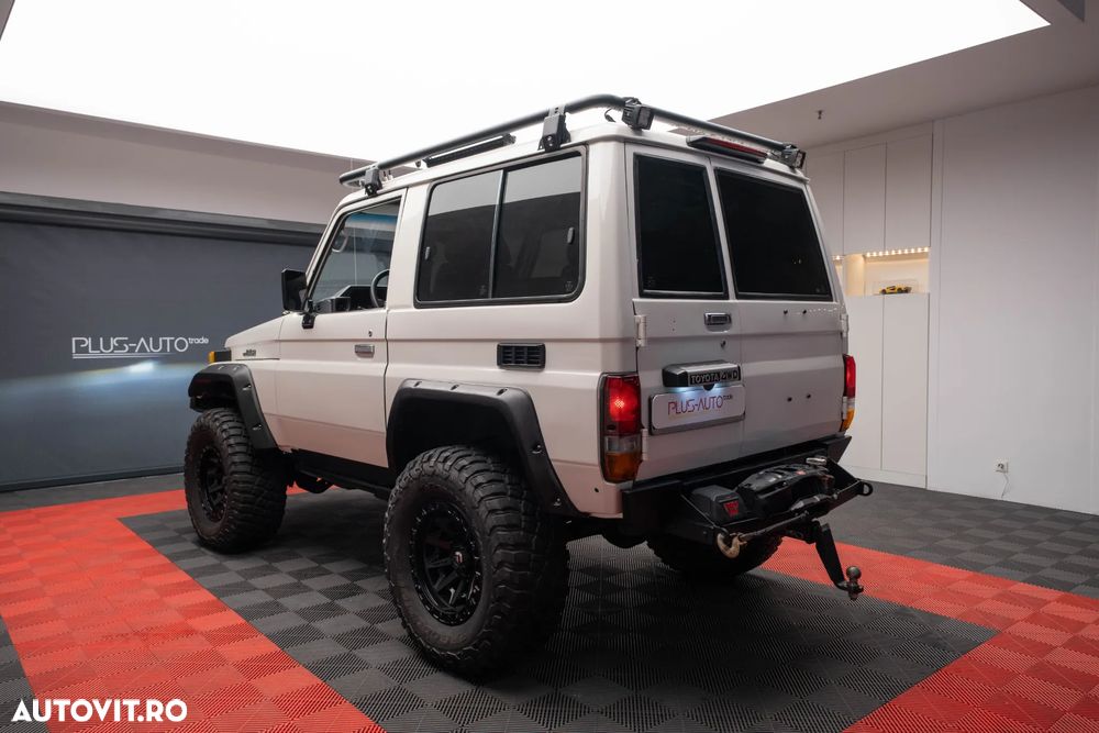 Toyota Land Cruiser - 16