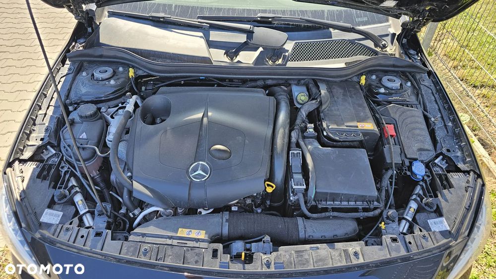 Mercedes-Benz GLA - 30