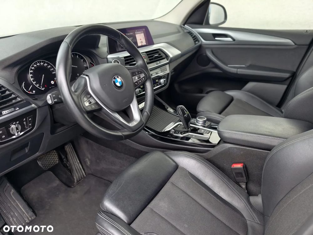 BMW X3 xDrive20i Advantage - 5