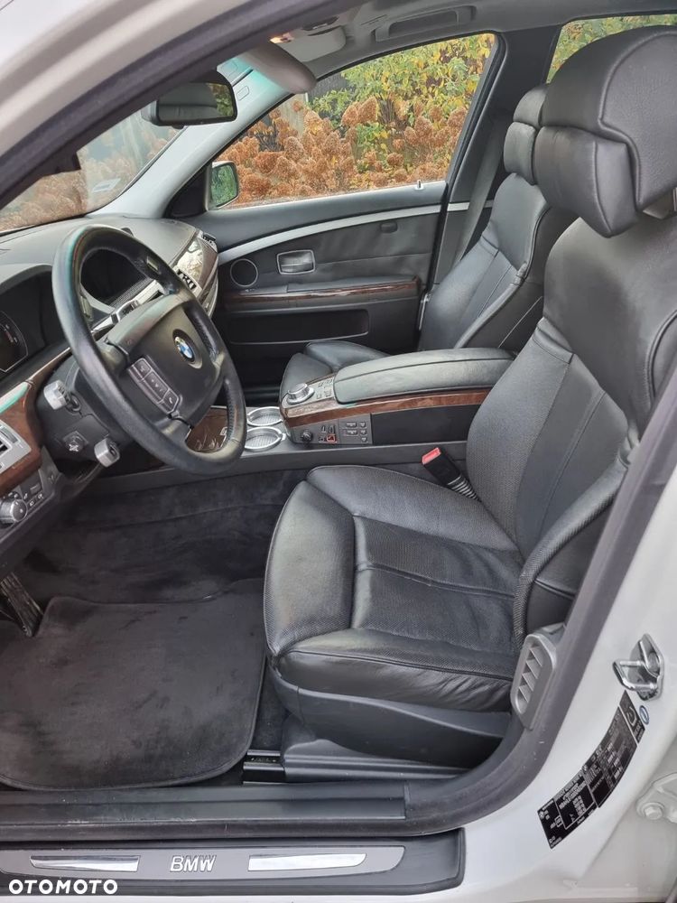 BMW Seria 7 740i - 7