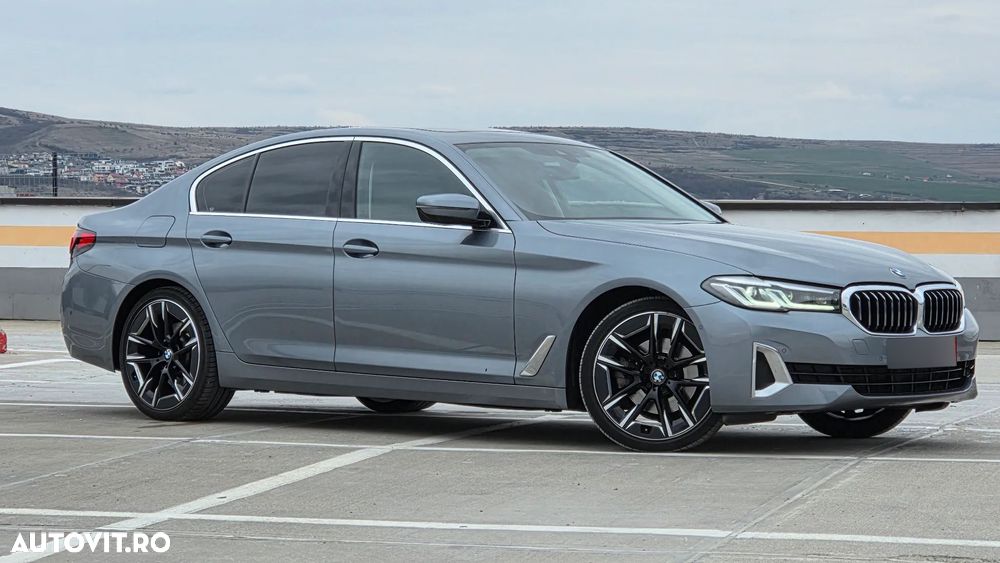 BMW Seria 5 520d Aut. Luxury Line - 2