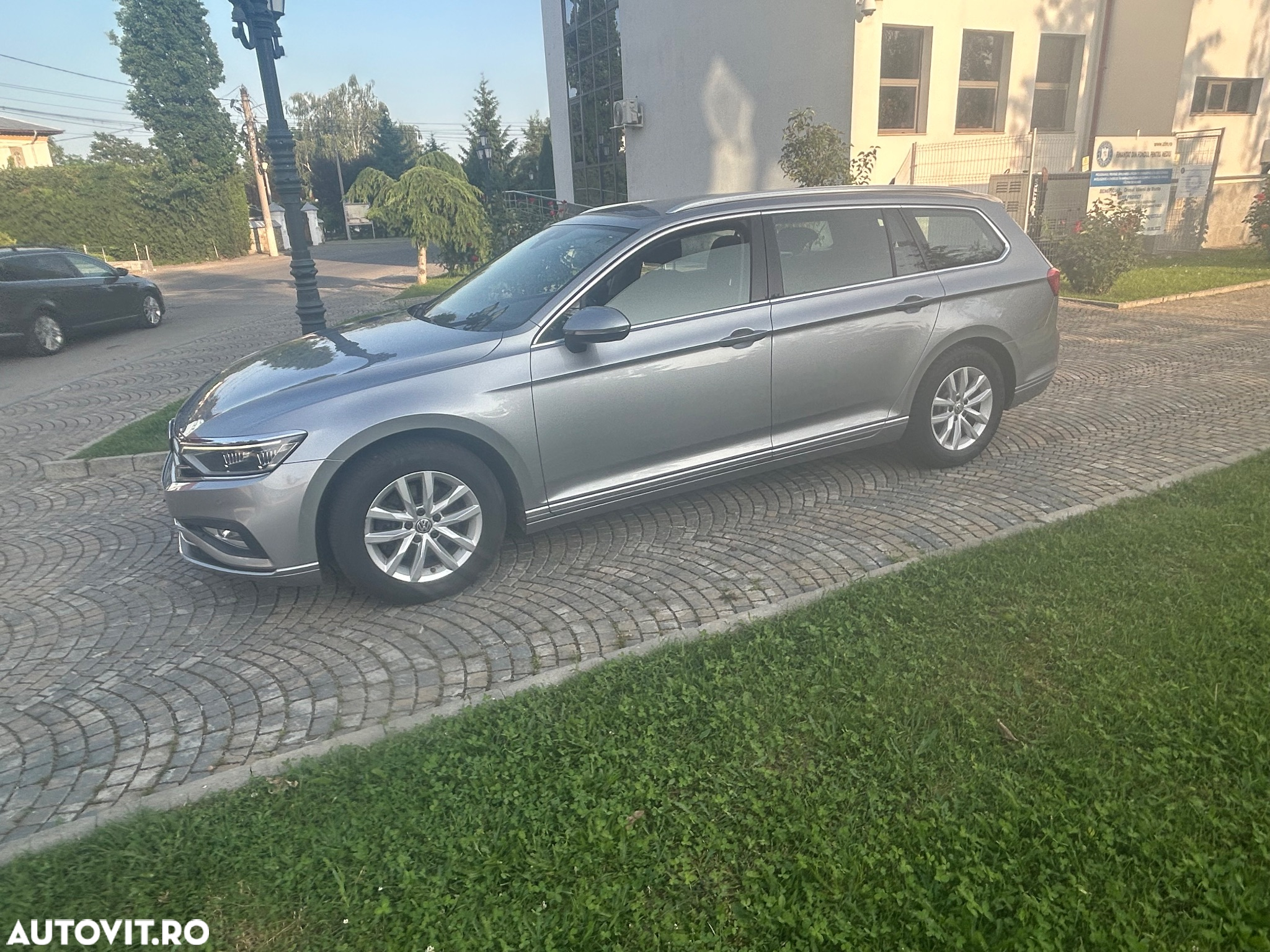Volkswagen Passat Variant 1.6 TDI (BlueMotion Technology) DSG Comfortline - 3