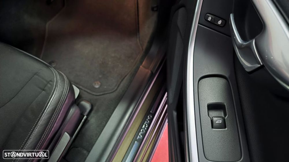 Volvo V60 Cross Country 2.0 D3 Momentum - 43