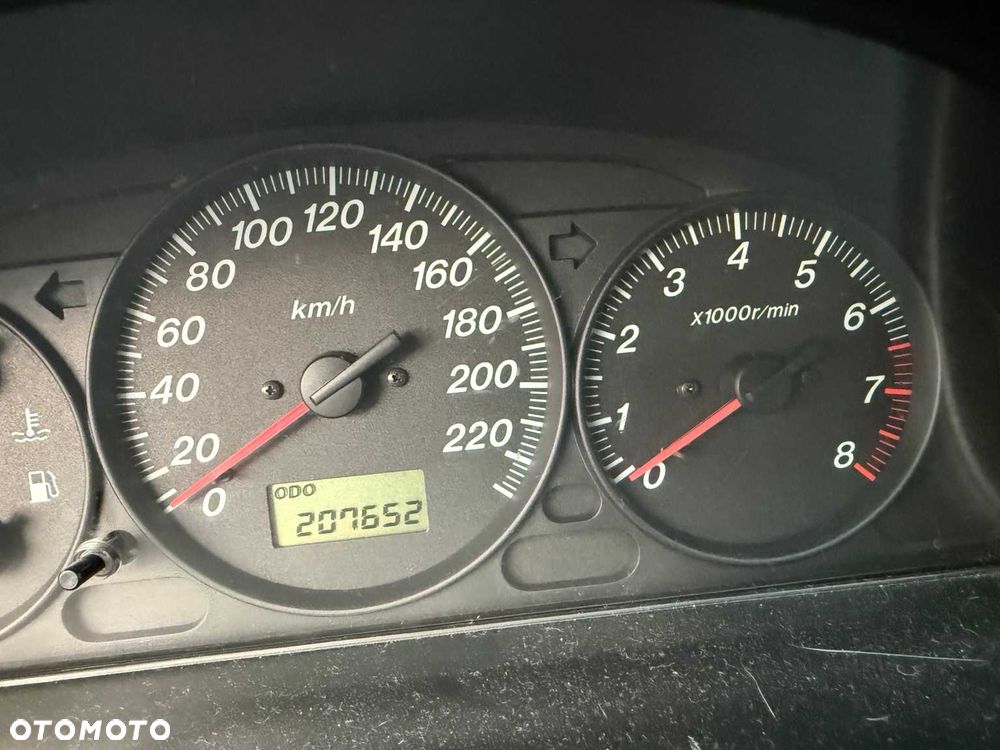 Mazda 323F - 5