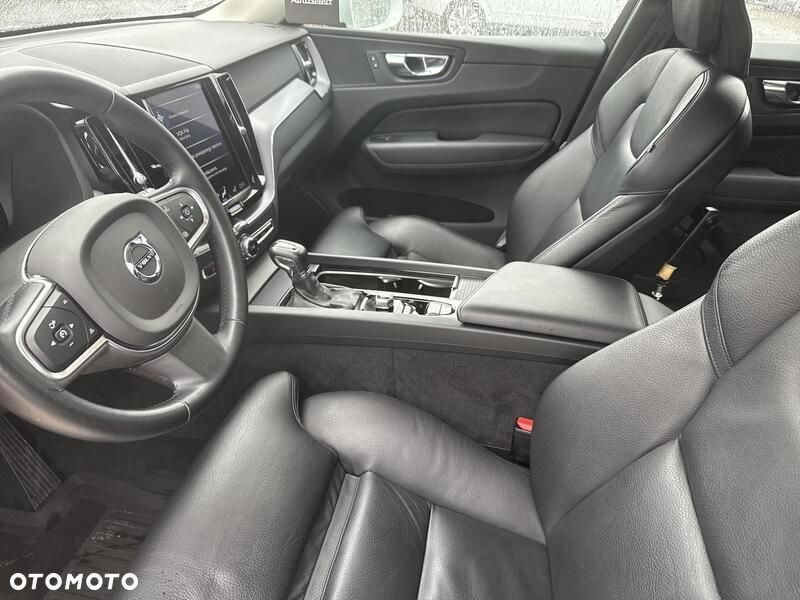 Volvo XC 60 T5 Momentum Pro - 12