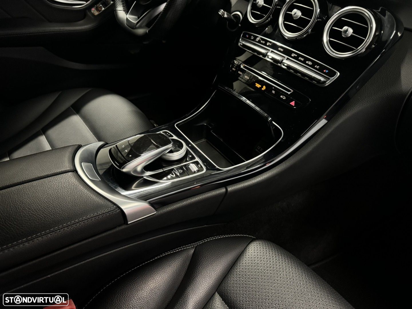 Mercedes-Benz C 300 h AMG Line - 25