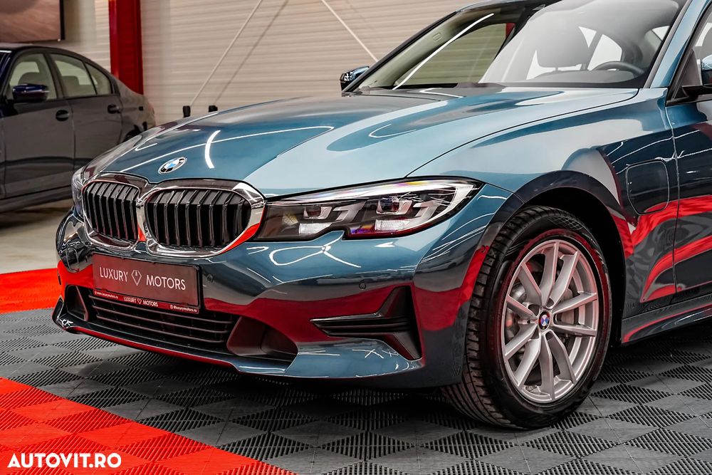 BMW Seria 3 330e xDrive Aut. Sport Line - 17