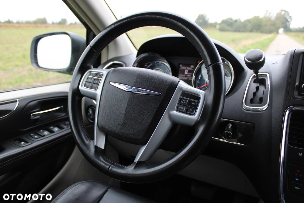 Chrysler Town & Country 3.6 Limited - 23