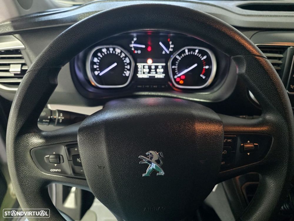 Peugeot Traveller - 10