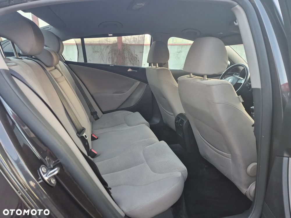 Volkswagen Passat 2.0 TDI DPF Highline - 19