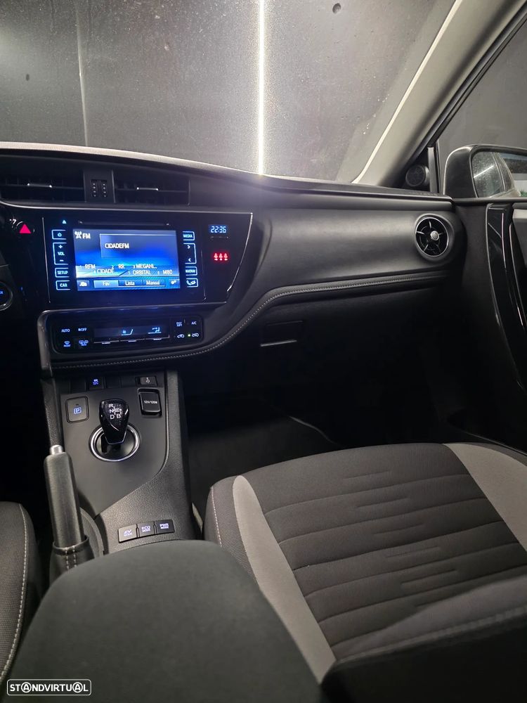 Toyota Auris Touring Sports 1.8 HSD Comfort +P.Techno+P.Sport - 12