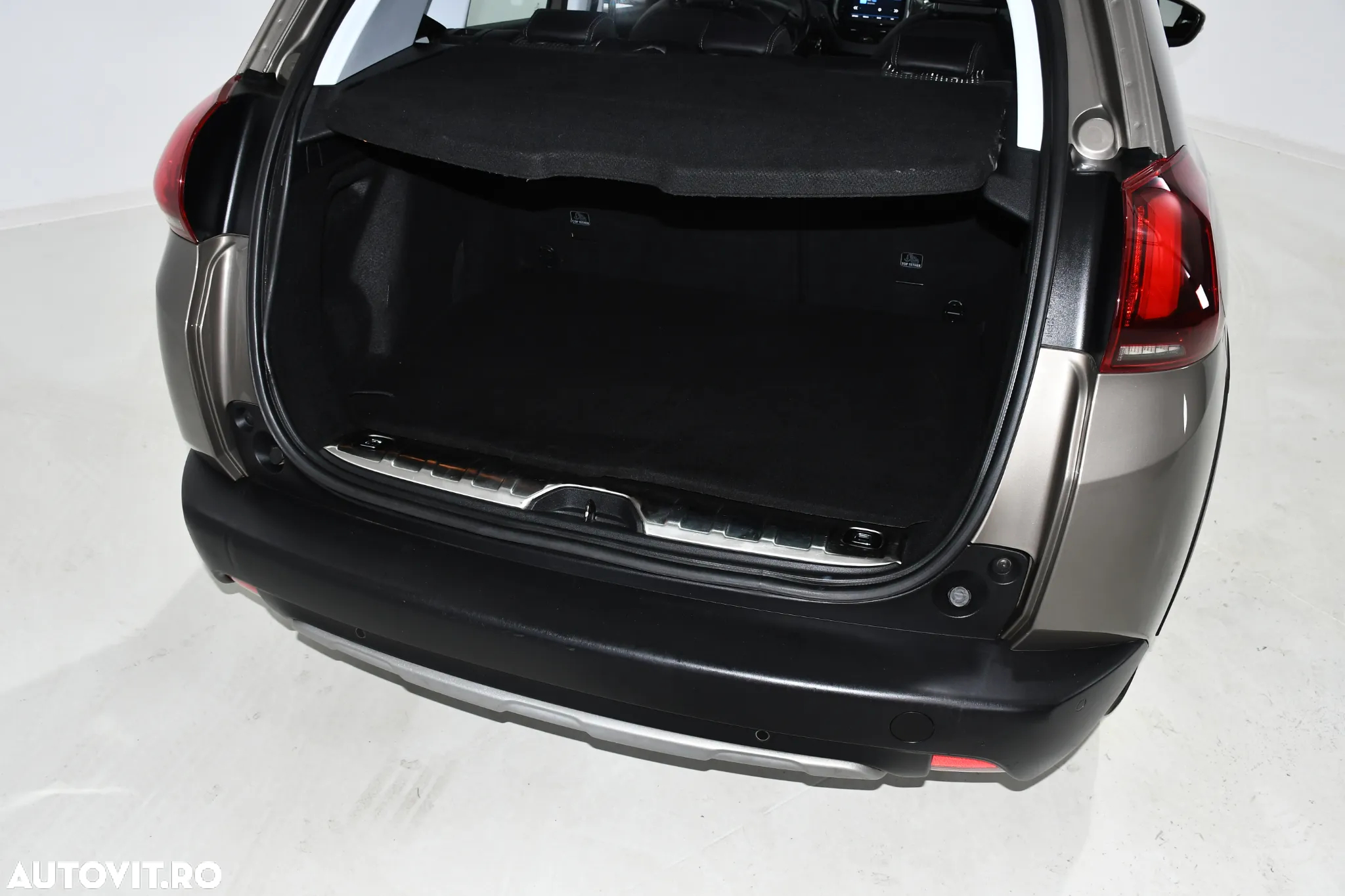 Peugeot 2008 1.2 PureTech Turbo EAT6 S&S Allure - 38