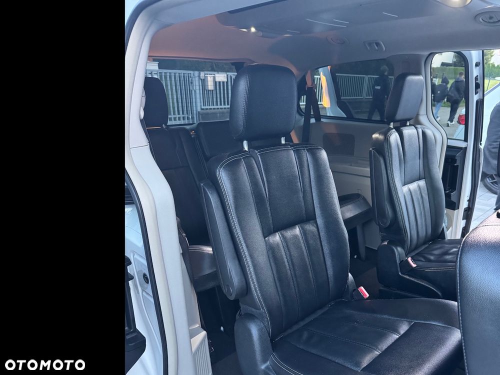 Chrysler Town & Country 3.6 Touring - 23