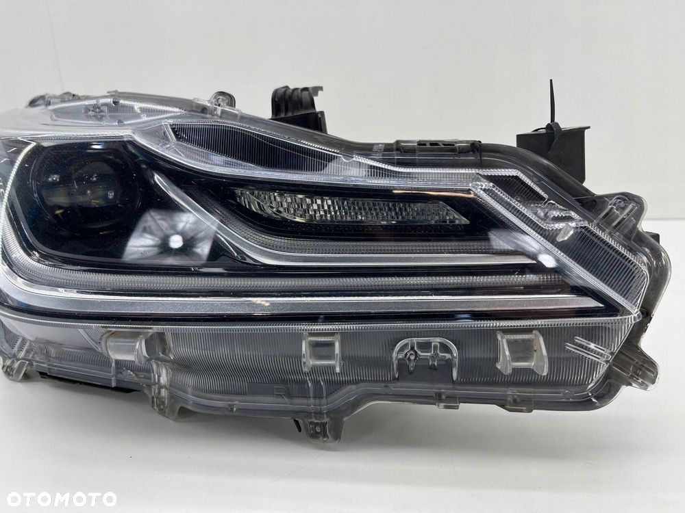 TOYOTA COTOLLA E21 PRAWA LAMPA FULL LED EUROPA 81110-02T51 - 2