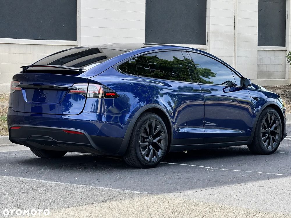 Tesla Model X - 5