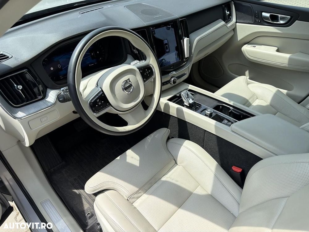 Volvo XC 60 B5 AT AWD MHEV Plus Dark - 10