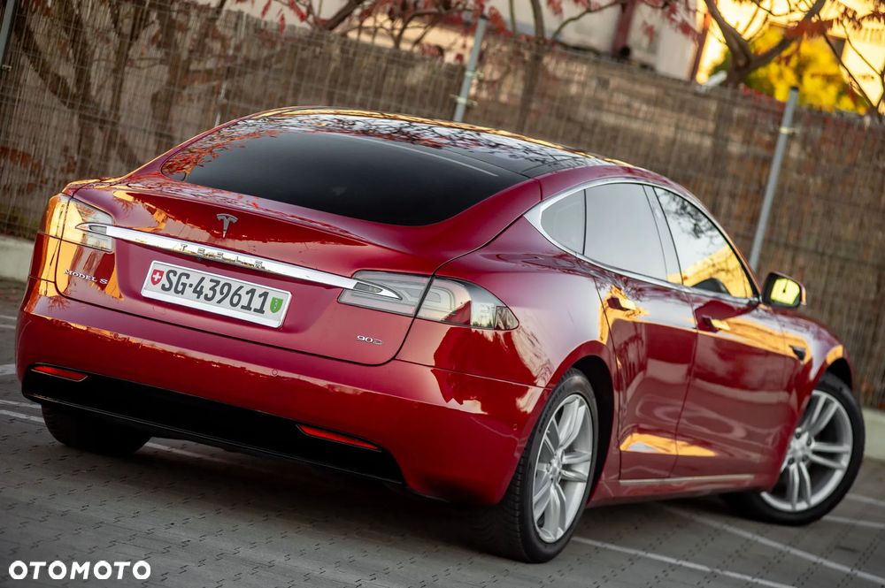 Tesla Model S - 13