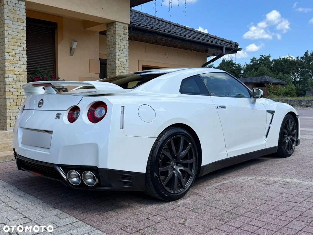 Nissan GT-R - 4