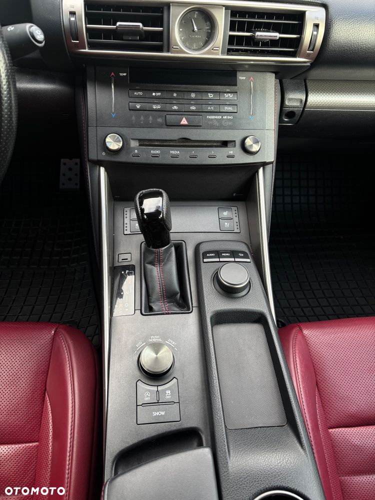 Lexus IS - 13