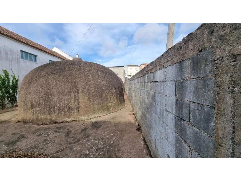 Terreno à Venda 332m2 com área de implantação de 157m2 em Pero Negr... - Grande imagem: 2/2
