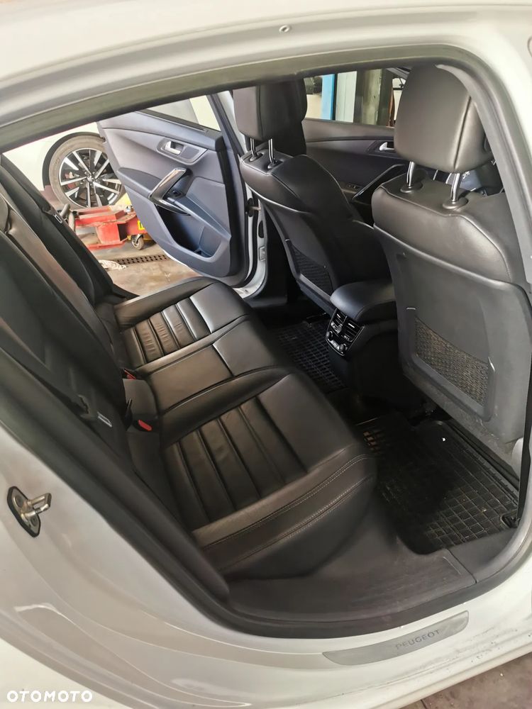 Peugeot 508 Hybrid4 - 11