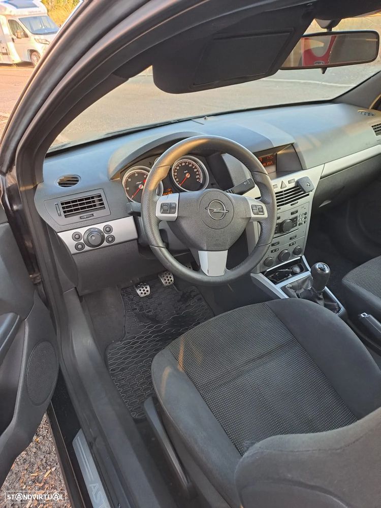 Opel Astra GTC 1.9 CDTi - 13