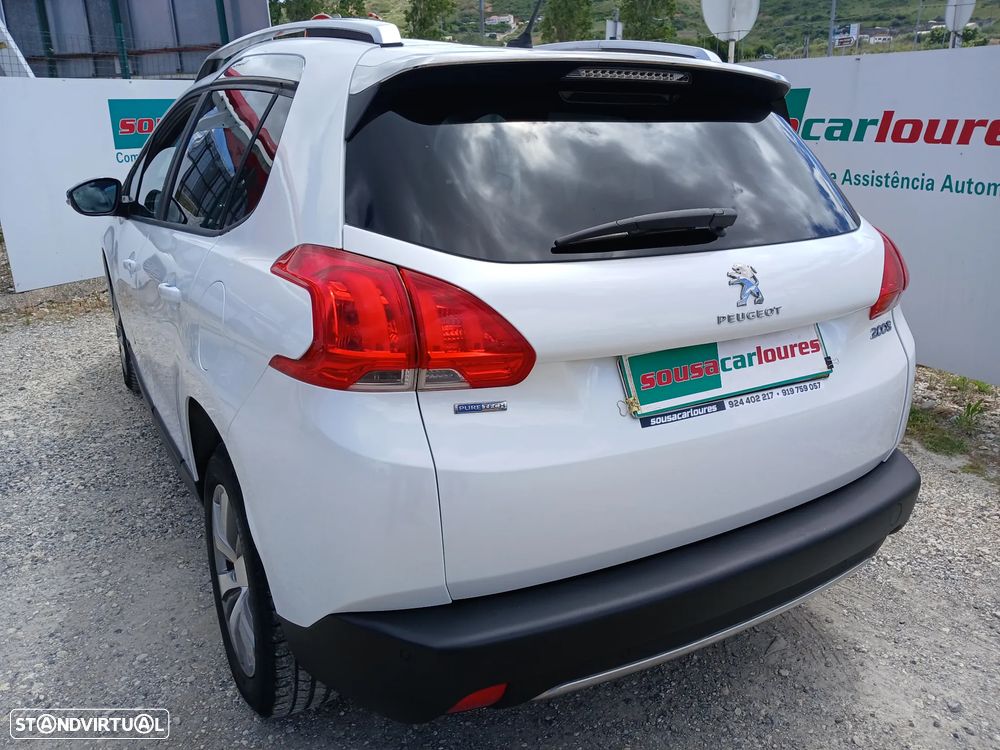 Peugeot 2008 1.2 PureTech Style - 12
