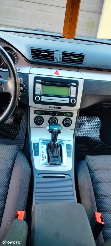 Volkswagen Passat 2.0 TDI DPF DSG Highline - 9