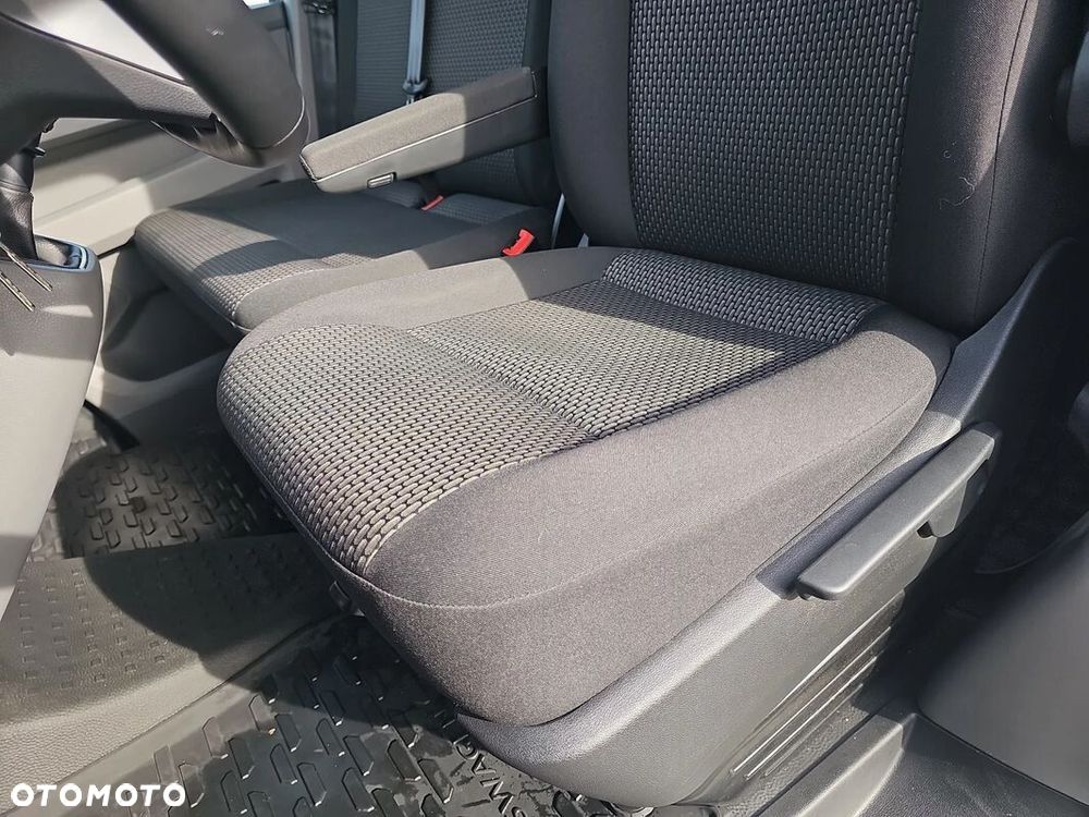 Volkswagen Caravelle - 16