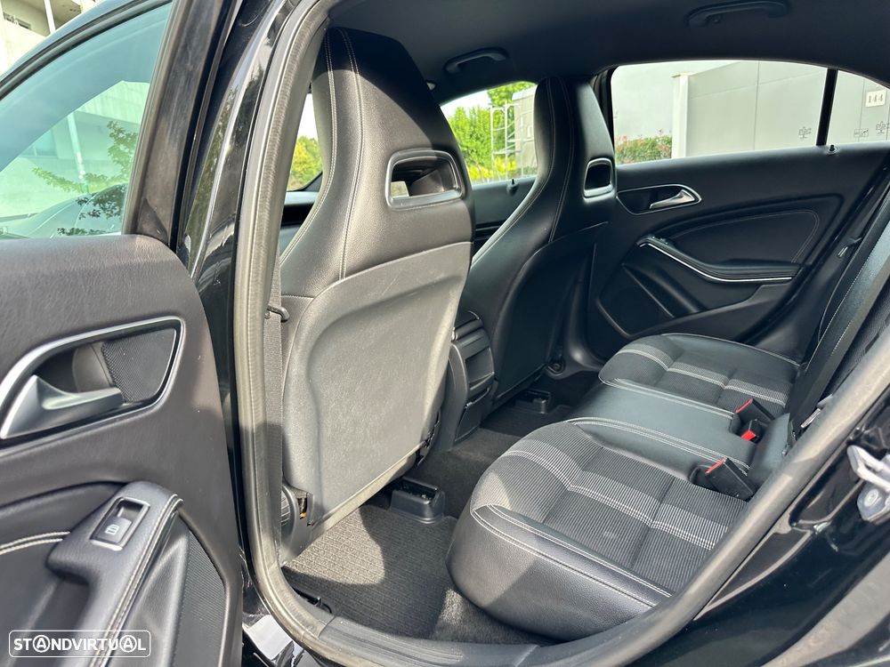Mercedes-Benz A 180 d AMG Line - 33