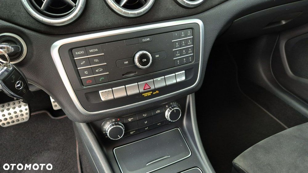 Mercedes-Benz CLA 200 7G-DCT AMG Line - 17