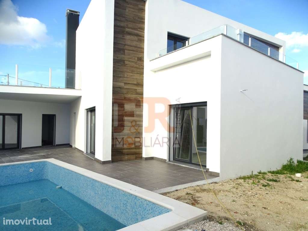 Moradia Isolada Duplex T5 Piscina e Terraço em Azeitão - Grande imagem: 2/52