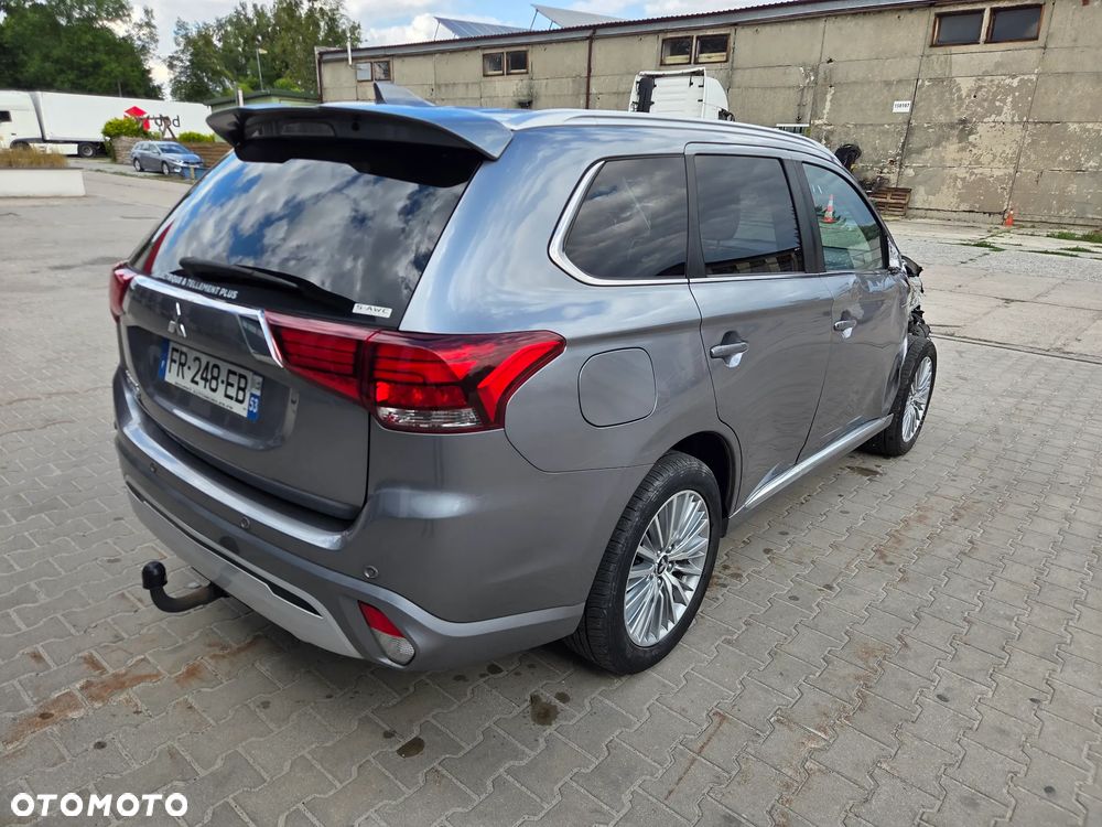 Mitsubishi Outlander - 4