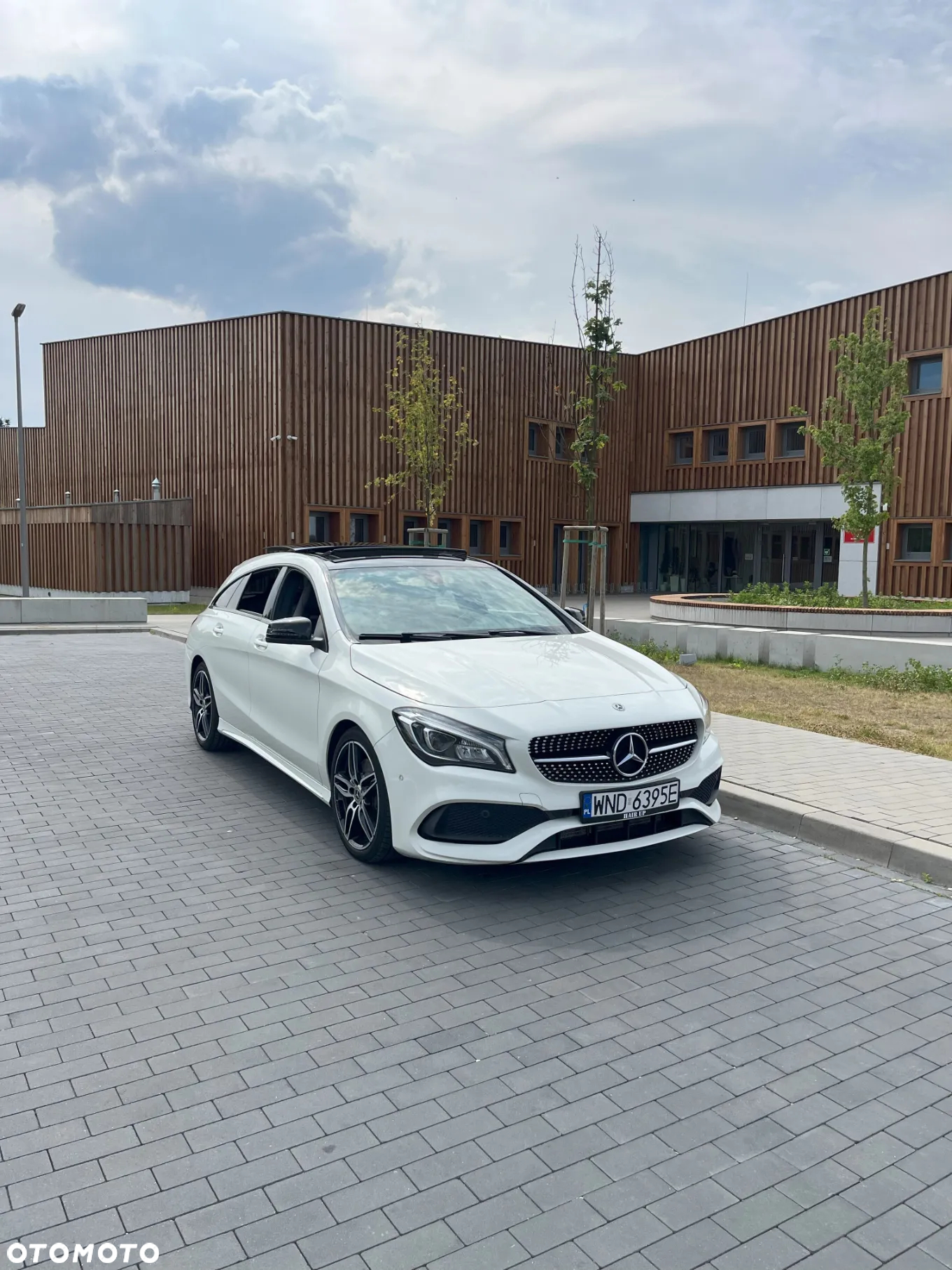 Mercedes-Benz CLA 220 4-Matic AMG Line - 12