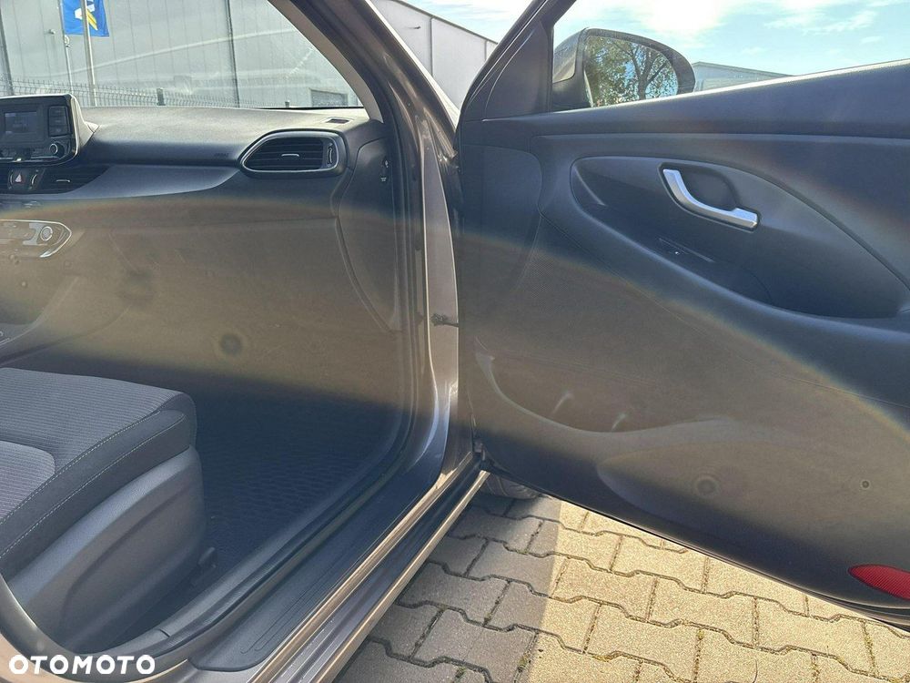 Hyundai i30 1.5 DPI Classic + - 16