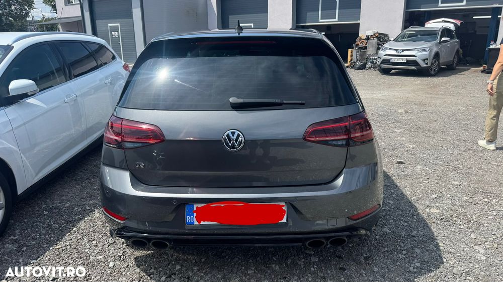 Volkswagen Golf - 6