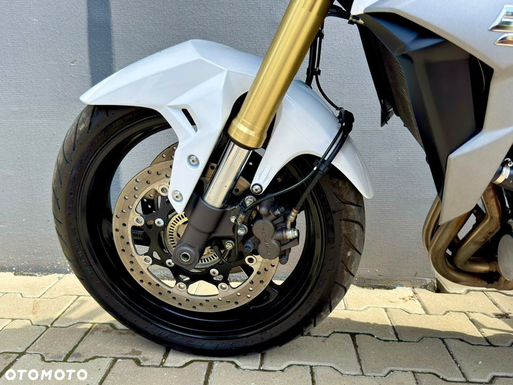 Suzuki GSR - 10