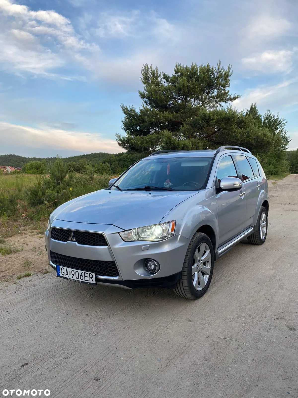 Mitsubishi Outlander - 2